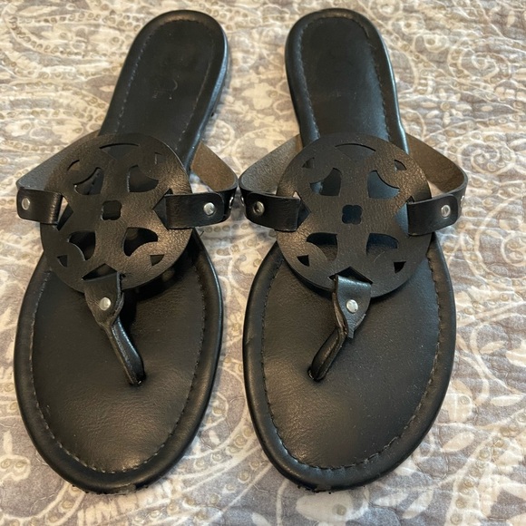 Sugar Shoes - Sugar black thong medallion flat sandals size 11 flaw